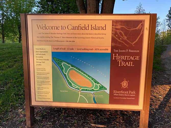 Sign at the beginning of the loop around the island